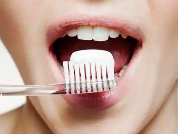 上了年紀(jì)的老年人如何刷牙？